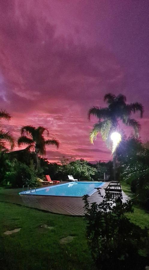 Areias Do Embaú Inn