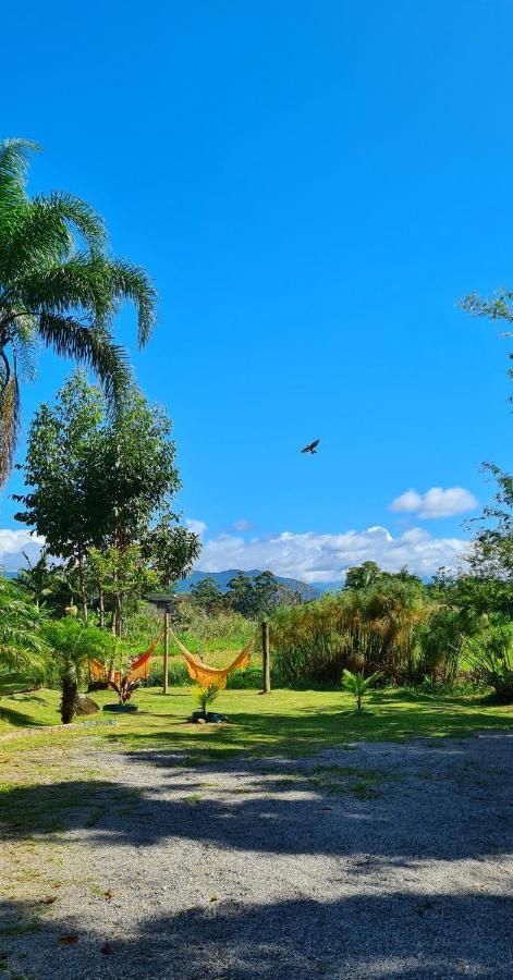 Areias Do Embaú Inn