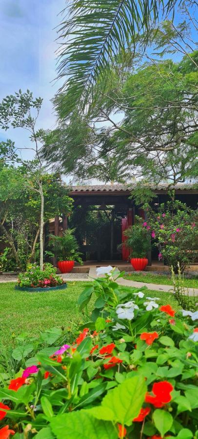 Areias Do Embaú Inn